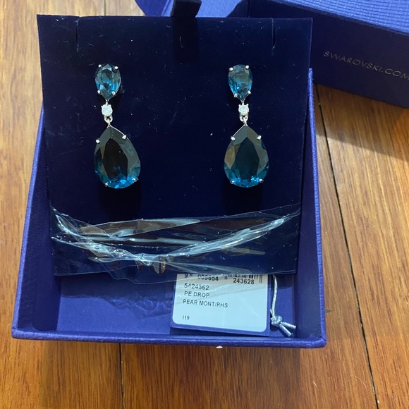 Swarovski Vintage Teal drop Pierced Earrings - Picture 3 of 7